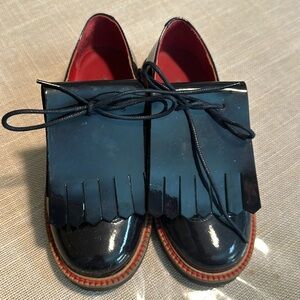 Pili Carrera shoes. Boy size 28 equals toddler size 11